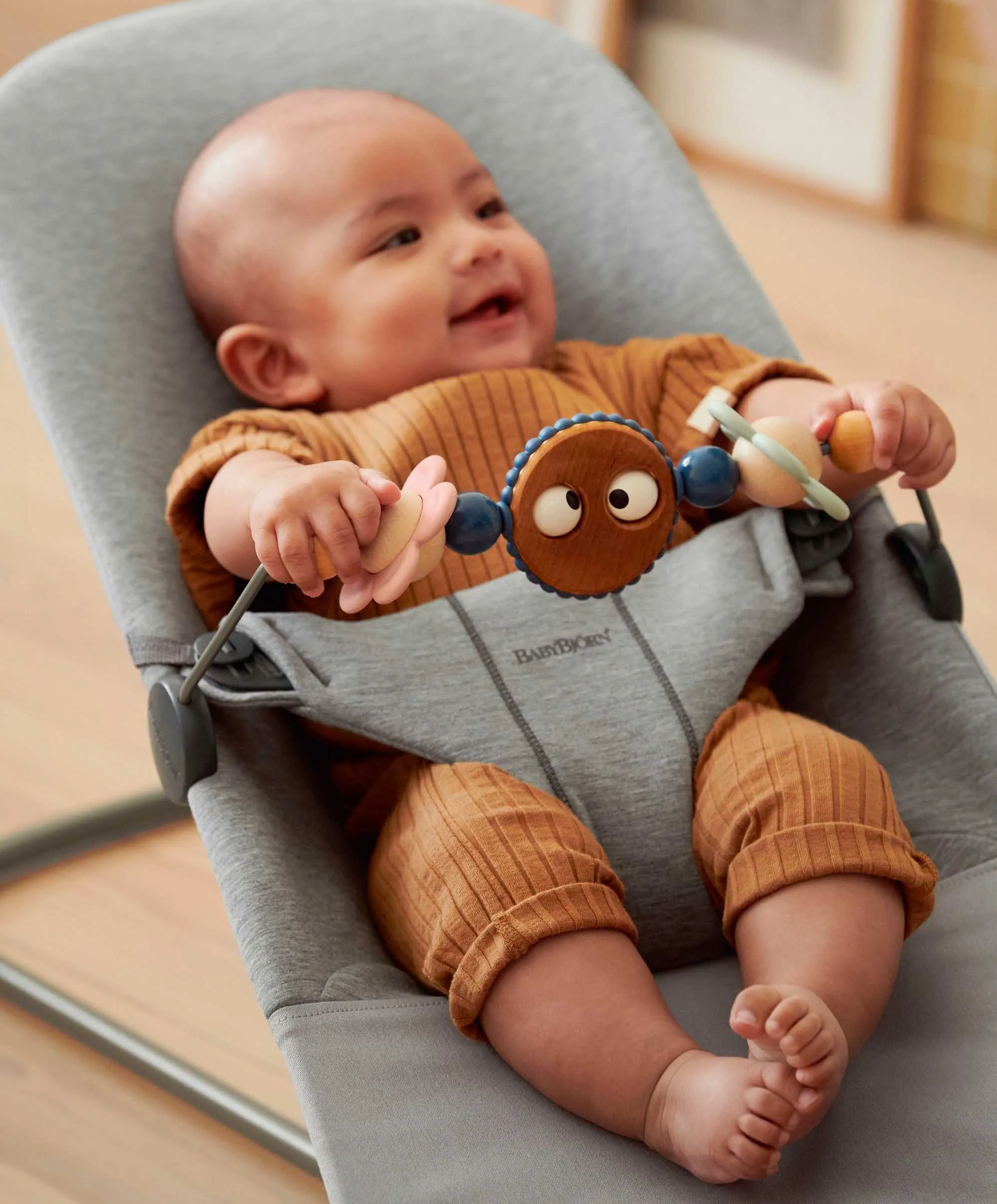 BabyBjrn Baby Bouncer and Toy Bar  Light Beige