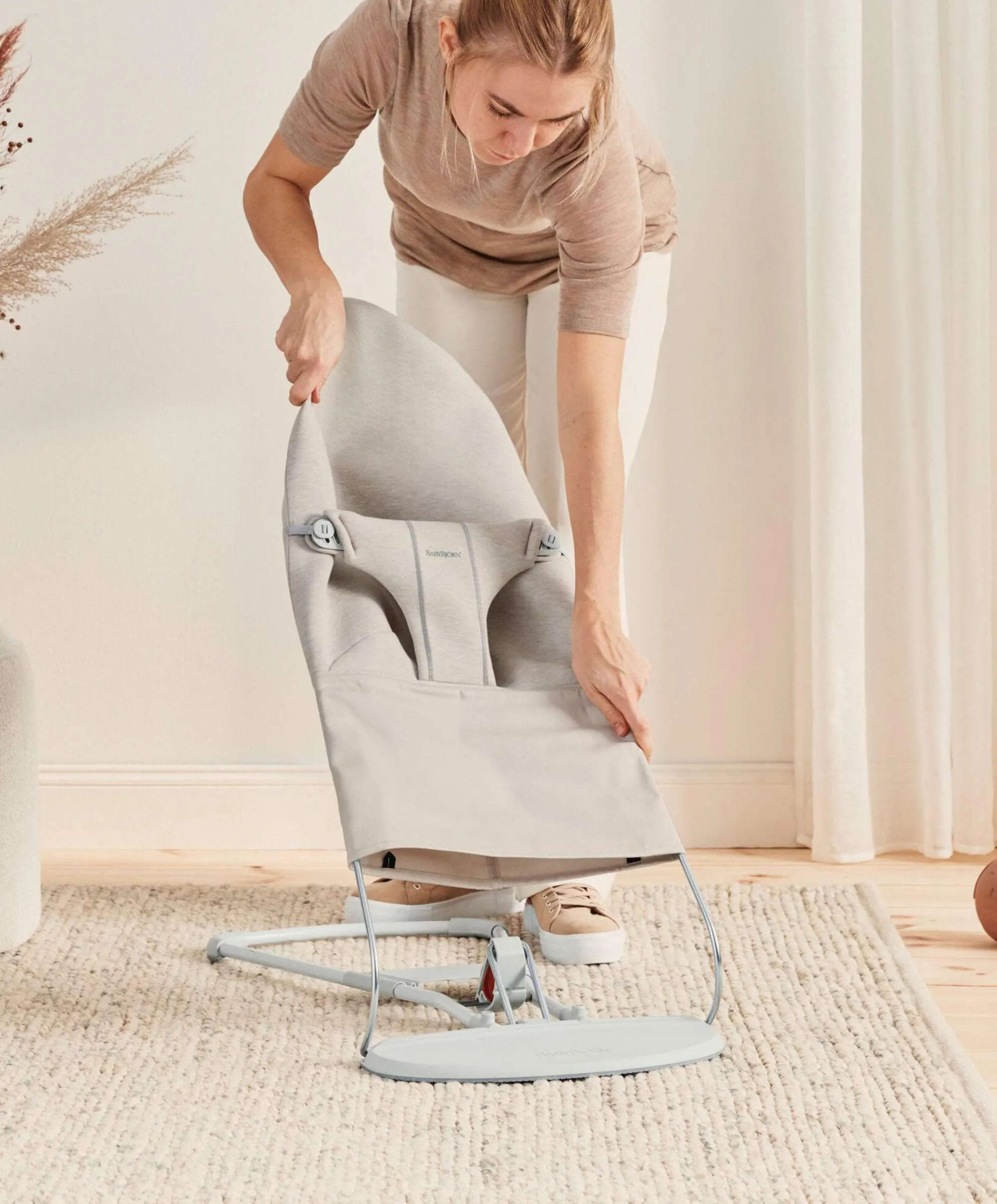 BabyBjrn Baby Bouncer and Toy Bar  Light Beige