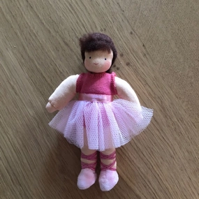 Evi Ballerina Dark Hair
