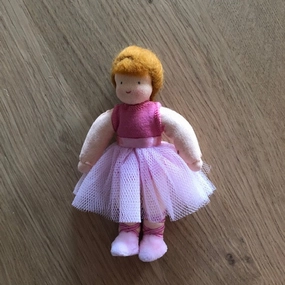 Evi Ballerina Red Hair