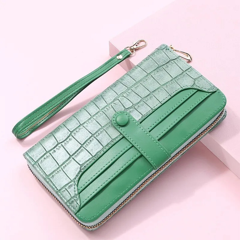 Fashionably Chic: Women's PU Leather Wallet