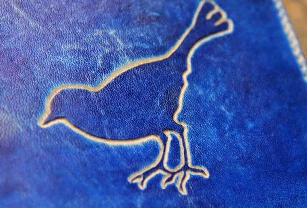 Handcraft vintage distress blue bird leather hand dyed billfold wallet for women