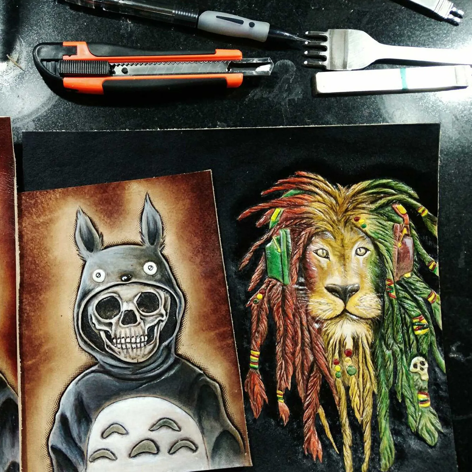 Handmade Leather Lion Tooled Mens Long Wallet Cool Leather Wallet Clutch Wallet for Men