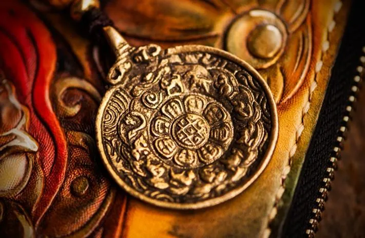 Handmade Leather Mah??k??la Mens Tooled Chain Biker Wallet Cool Long Leather Wallet With Chain Wallets for Men