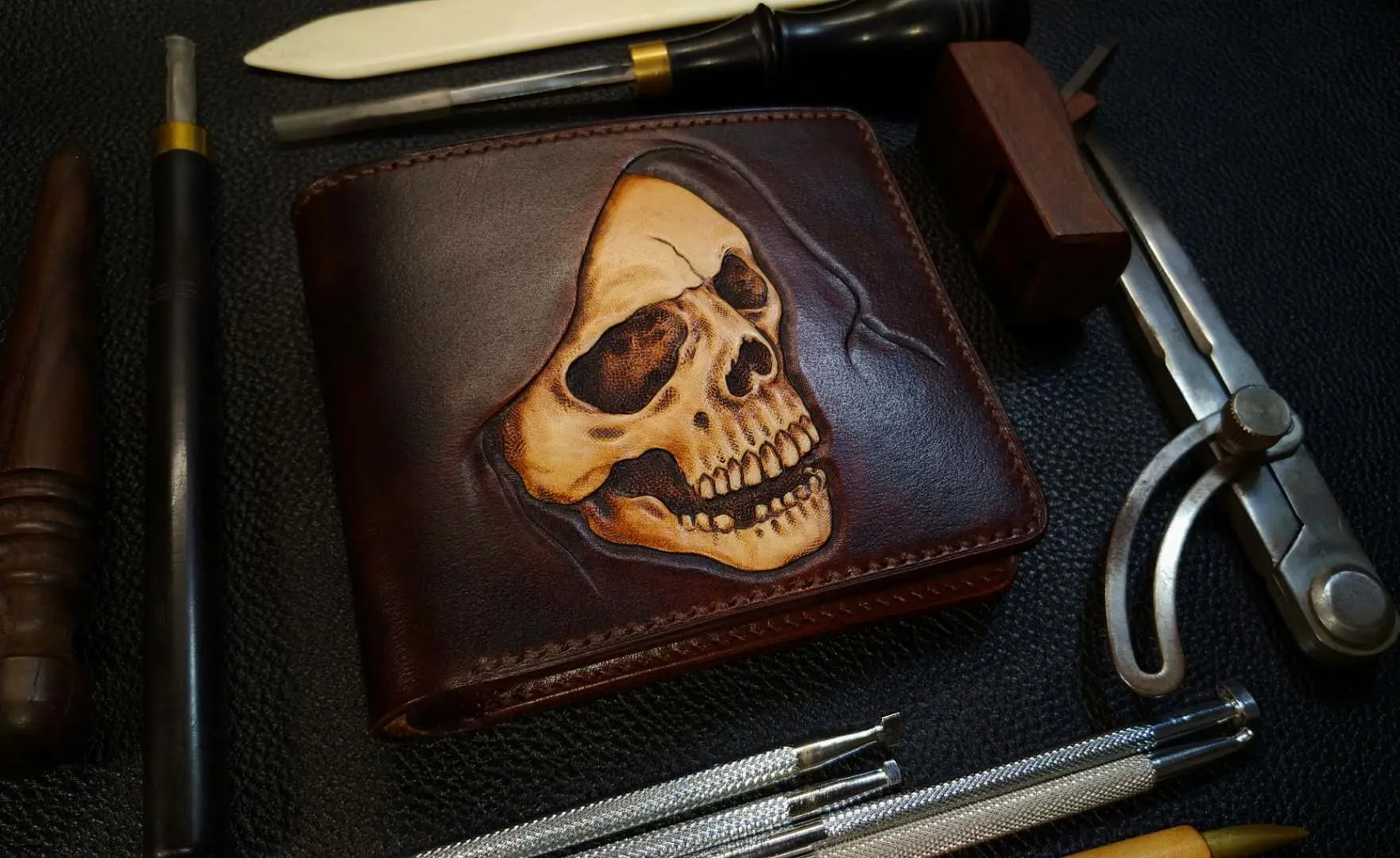 Handmade Leather Skull Tooled Mens Billfold Wallet Death Leather Wallet Slim Wallet for Men