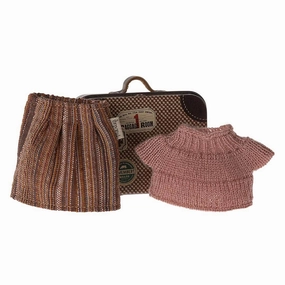 Knitted Blouse and Skirt in a Suitcase - Grandma Mouse