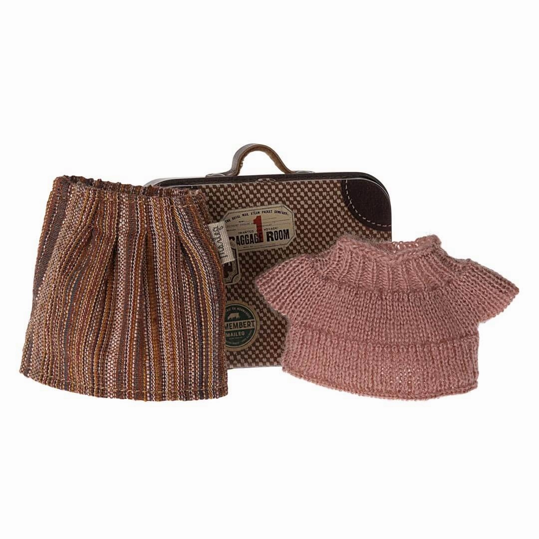 Knitted Blouse and Skirt in a Suitcase - Grandma Mouse