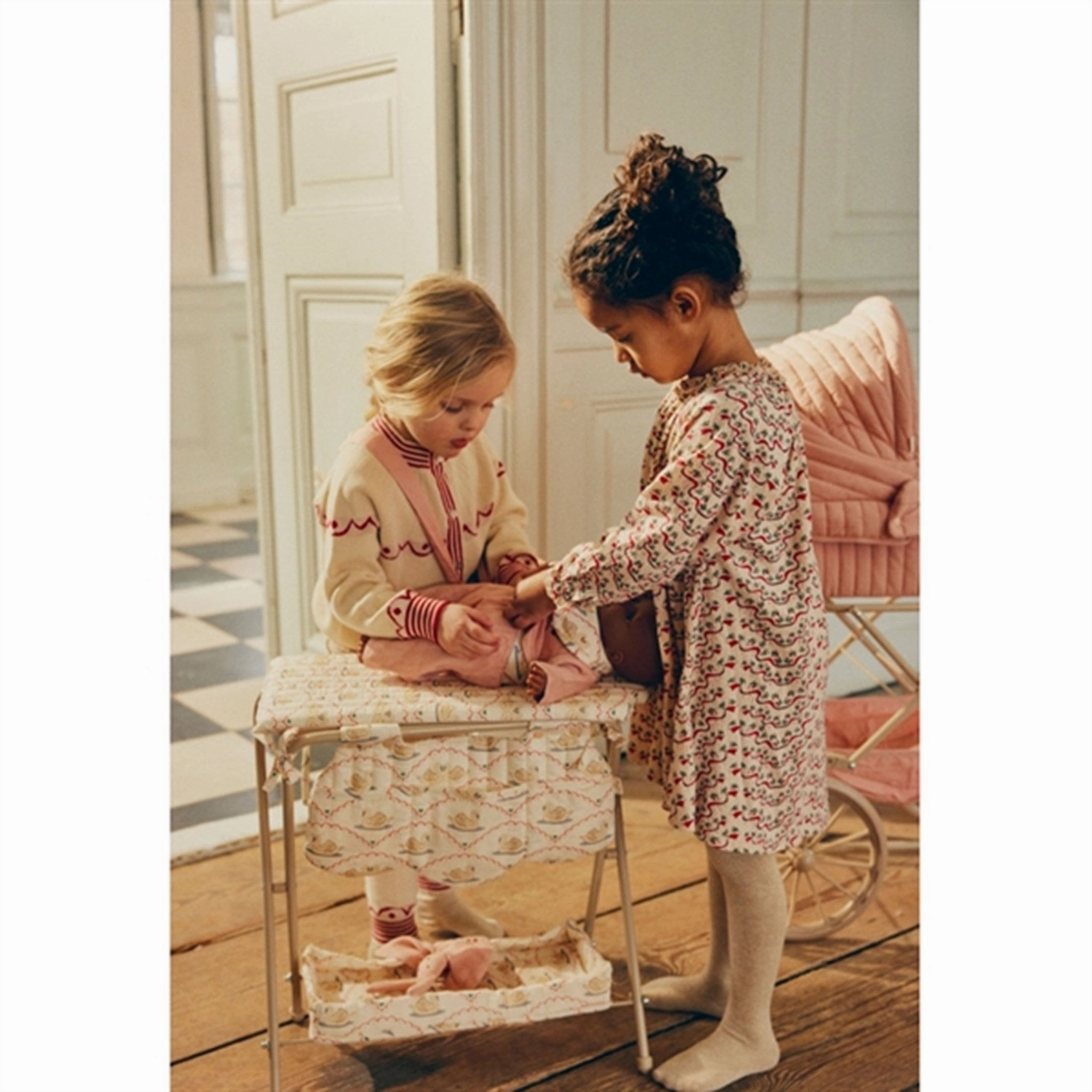 Konges Sljd Doll Changing Table Swan