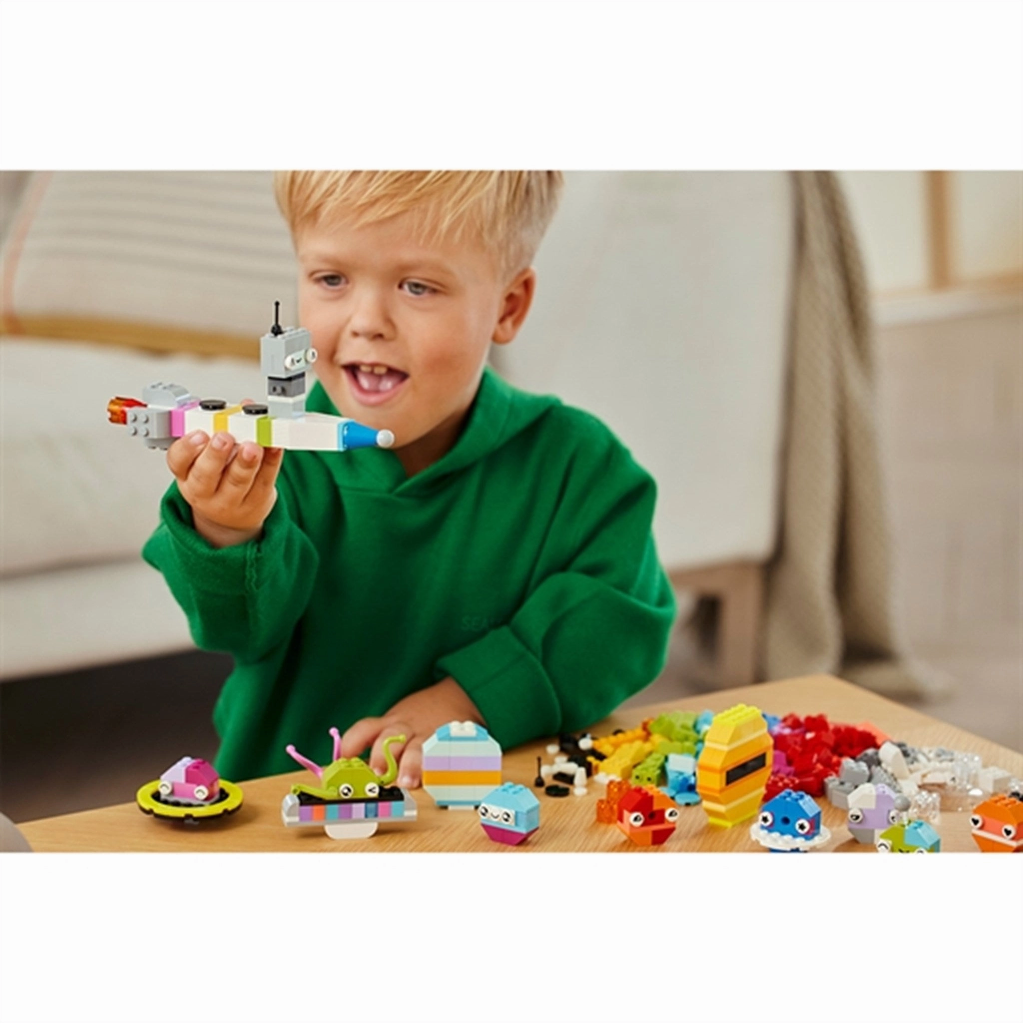 LEGO Classic Creative Space Planets