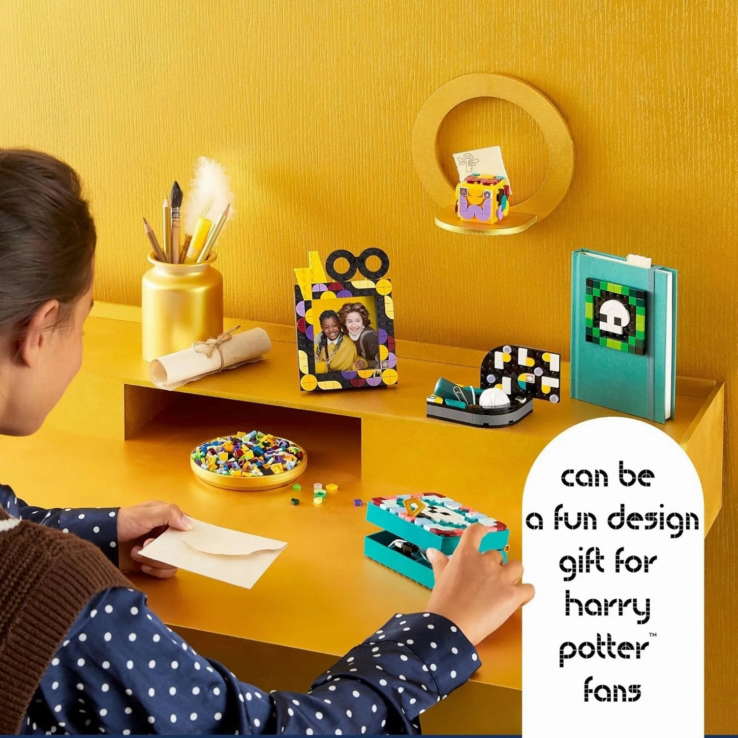 LEGO DOTS 41811 Hogwarts Desktop Kit