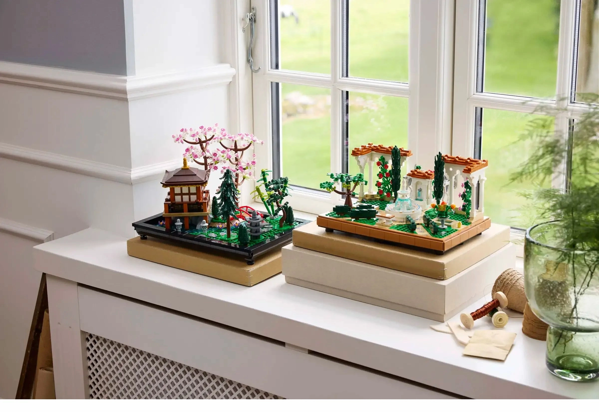 LEGO ICONS 10359 Fountain Garden