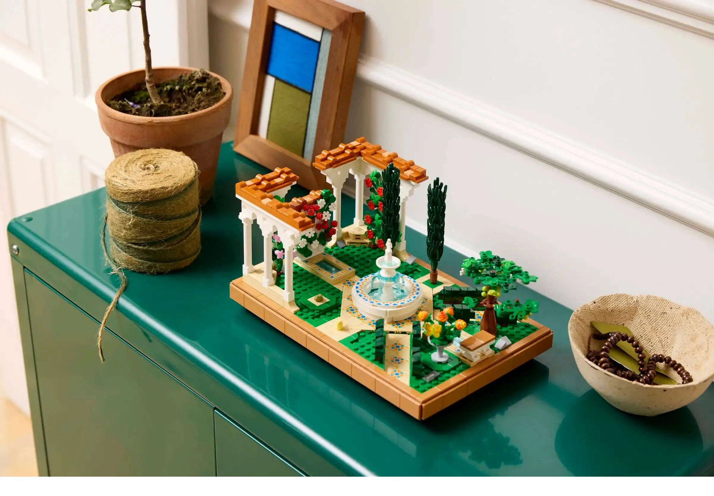 LEGO ICONS 10359 Fountain Garden