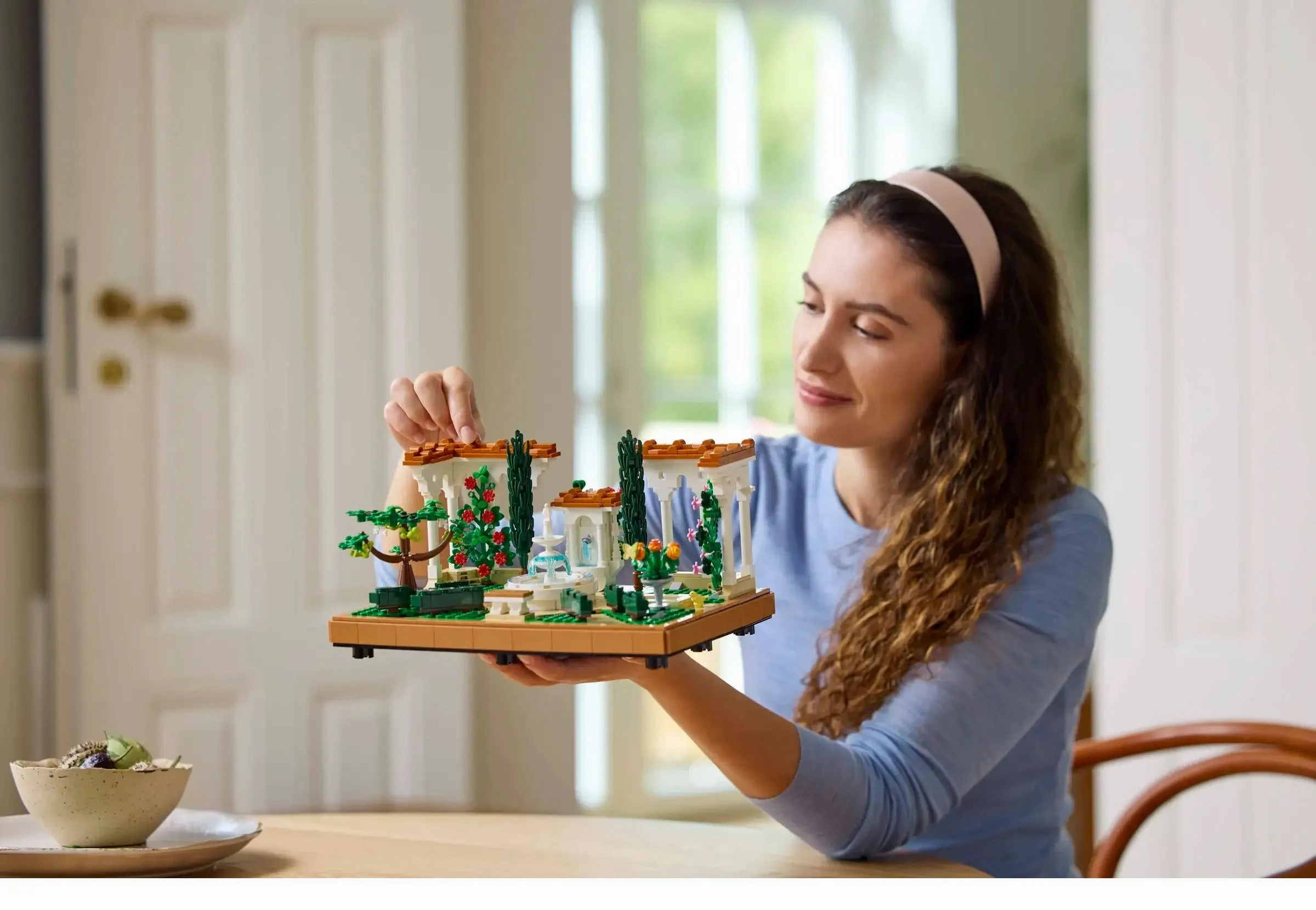 LEGO ICONS 10359 Fountain Garden
