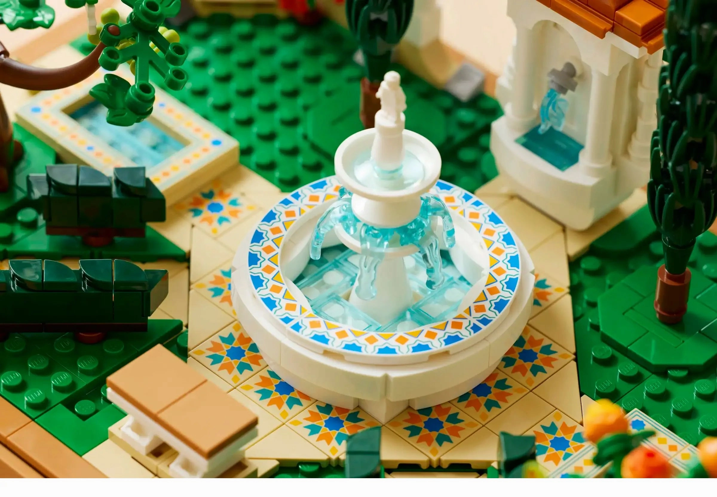 LEGO ICONS 10359 Fountain Garden