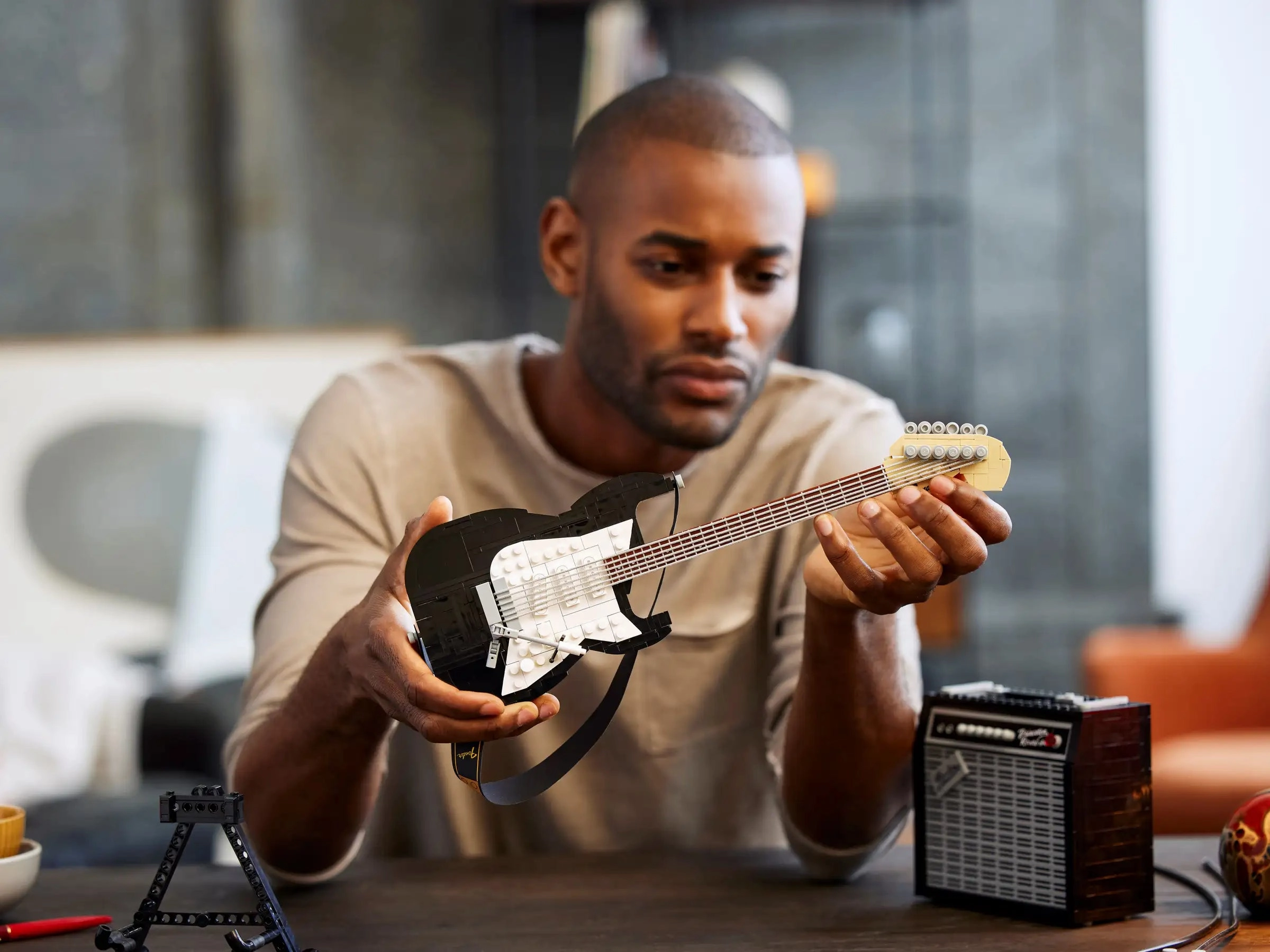 LEGO IDEAS 21329 Fender Stratocaster