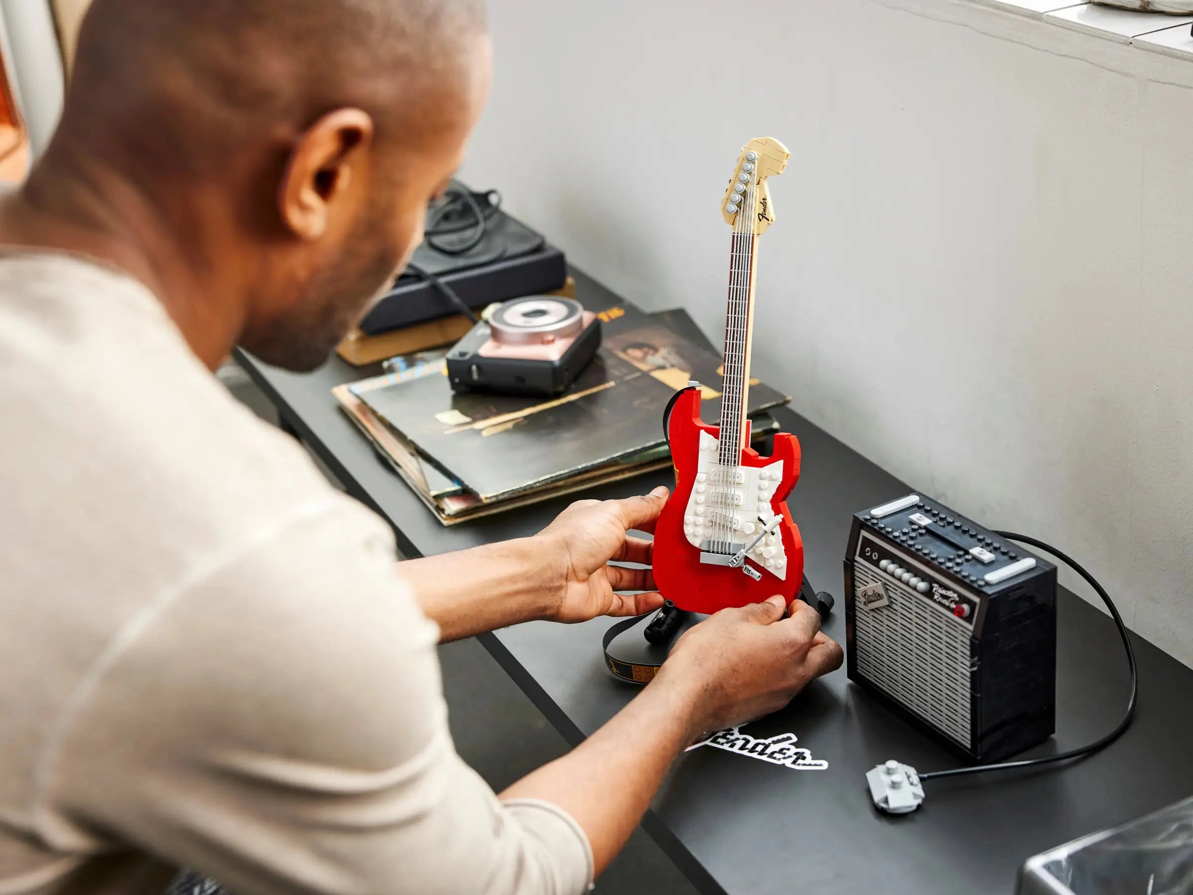 LEGO IDEAS 21329 Fender Stratocaster