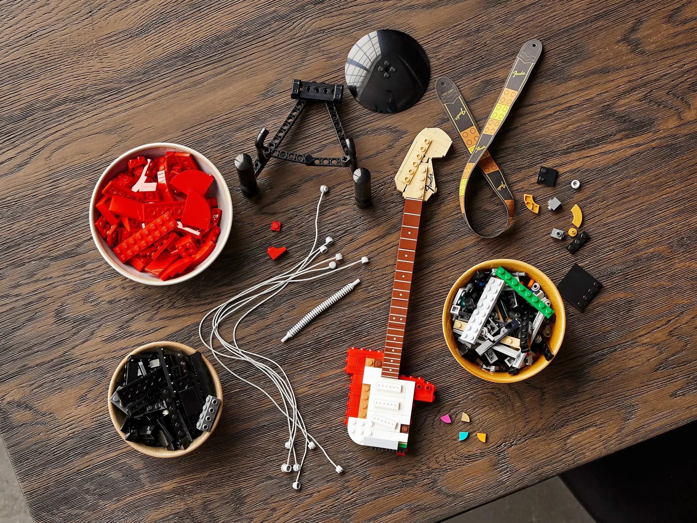 LEGO IDEAS 21329 Fender Stratocaster