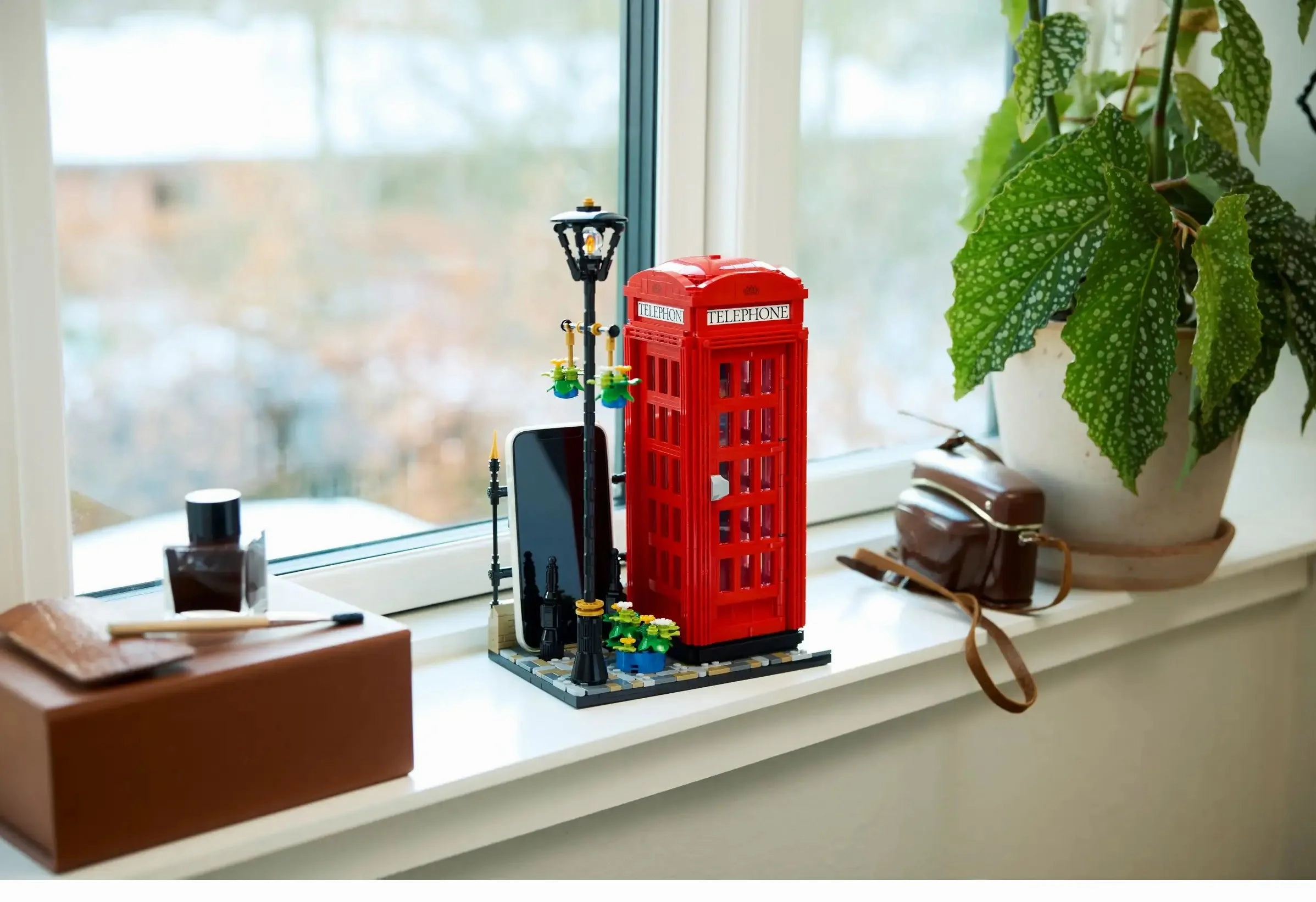 LEGO IDEAS 21347 Red London Telephone Box