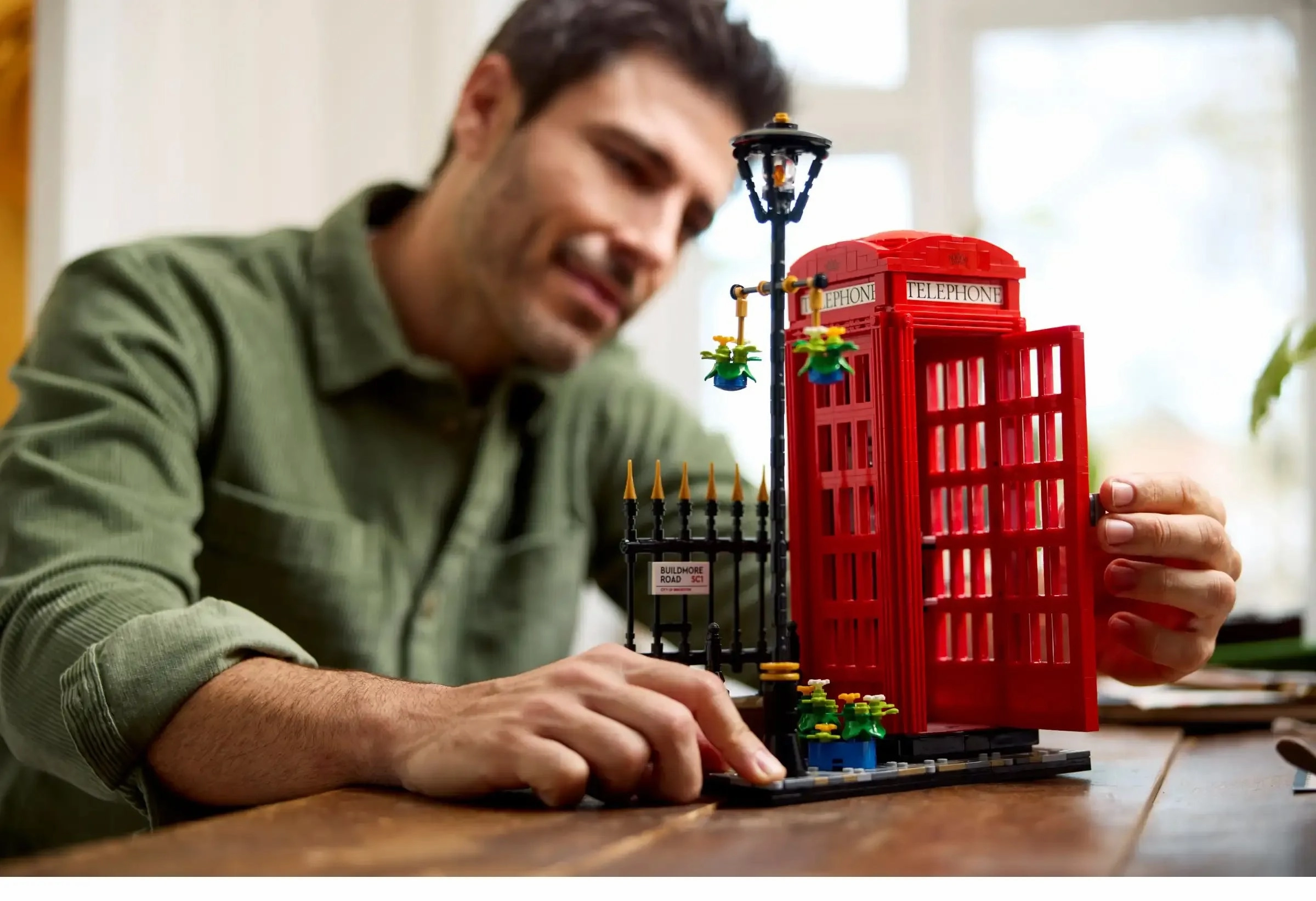 LEGO IDEAS 21347 Red London Telephone Box