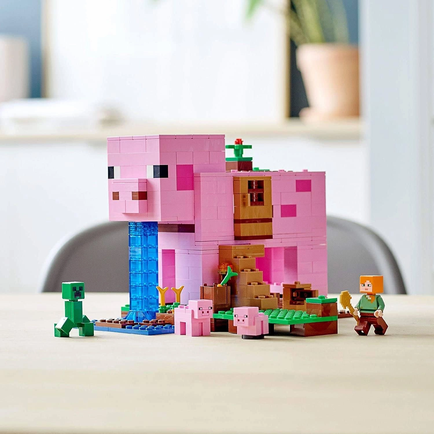 LEGO MINECRAFT 21170 The Pig House Building Set