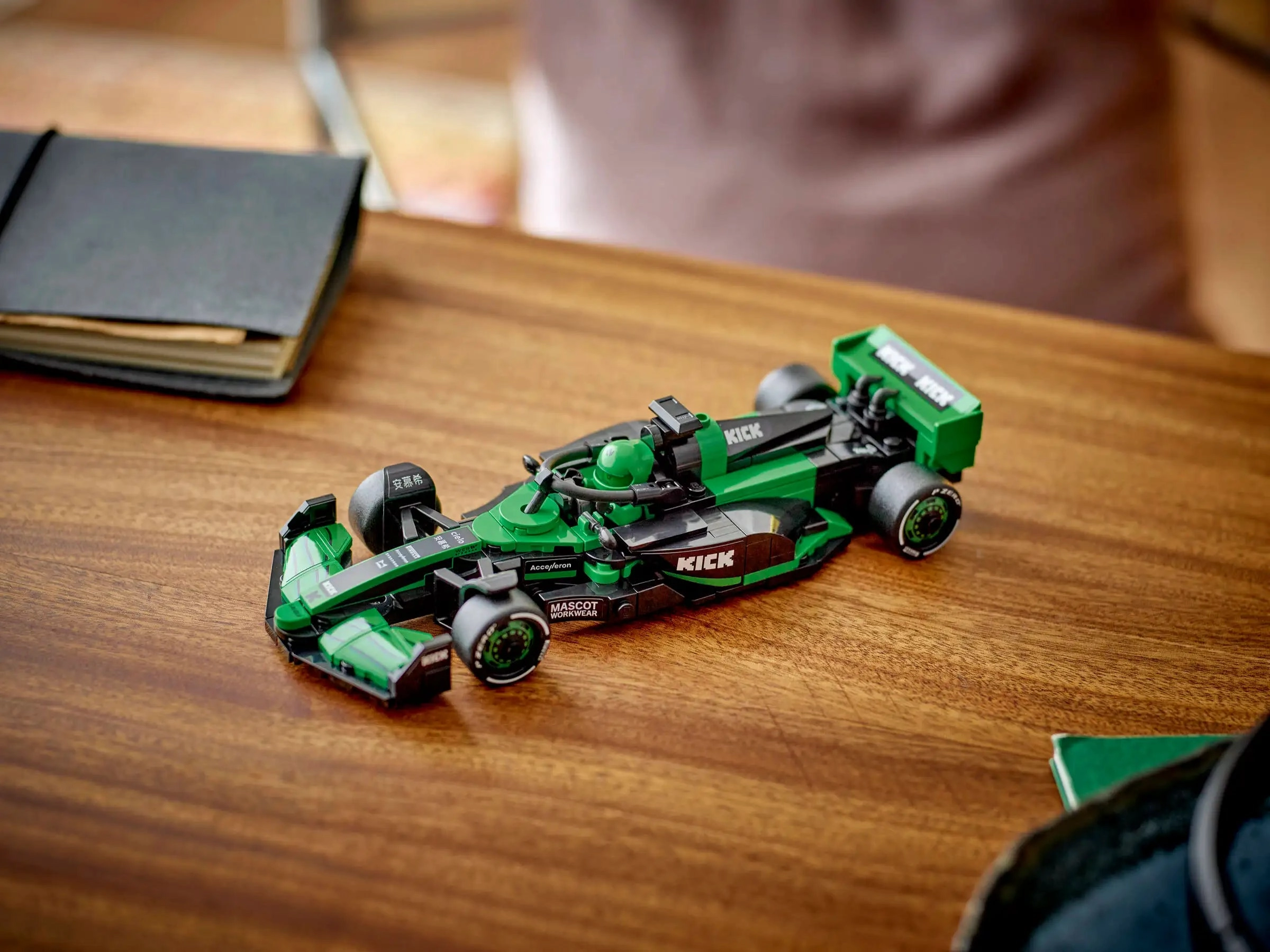 LEGO SPEED CHAMPIONS 77247 KICK Sauber F1 Team C44 Race Car