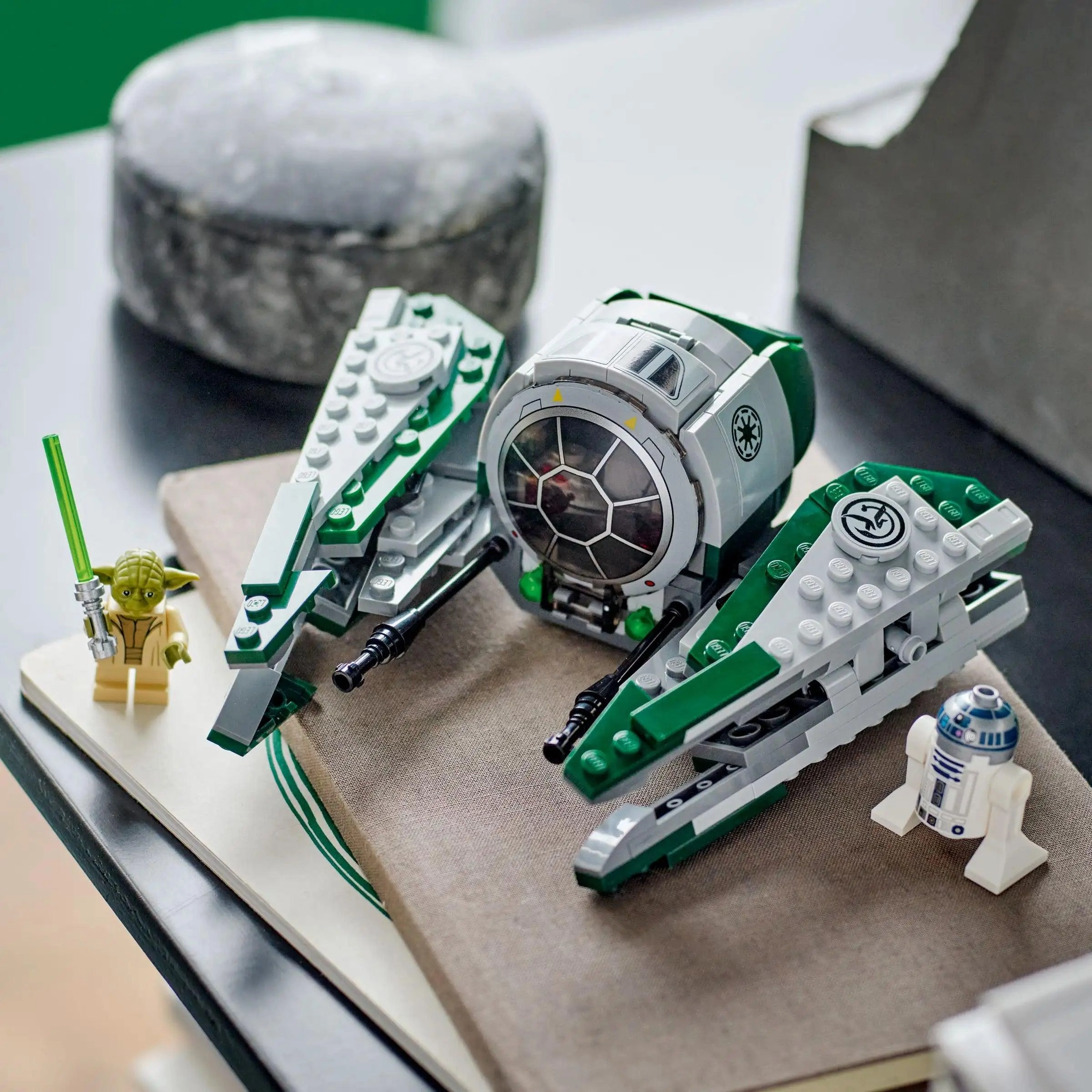 LEGO STAR WARS 75360 STAR WARS Yoda's Jedi Starfighter