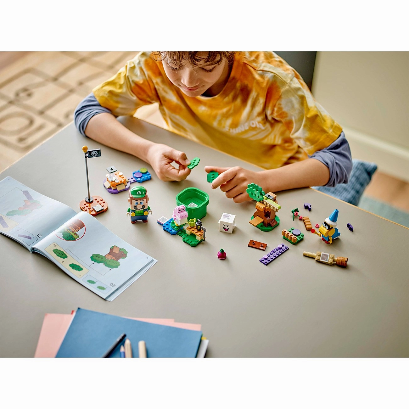 LEGO Super Mario Adventures with interactive LEGO Luigi