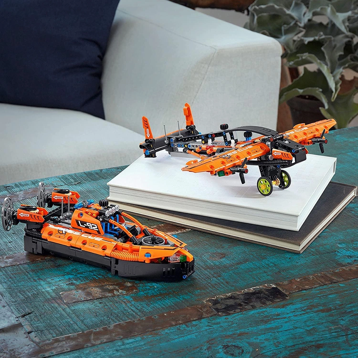LEGO TECHNIC 42120 Rescue Hovercraft to Aircraft