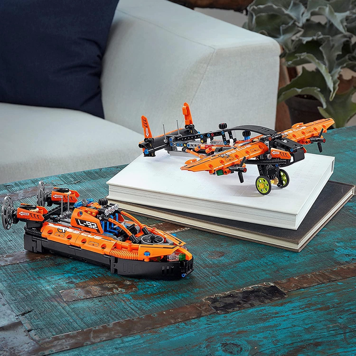 LEGO TECHNIC 42120 Rescue Hovercraft to Aircraft