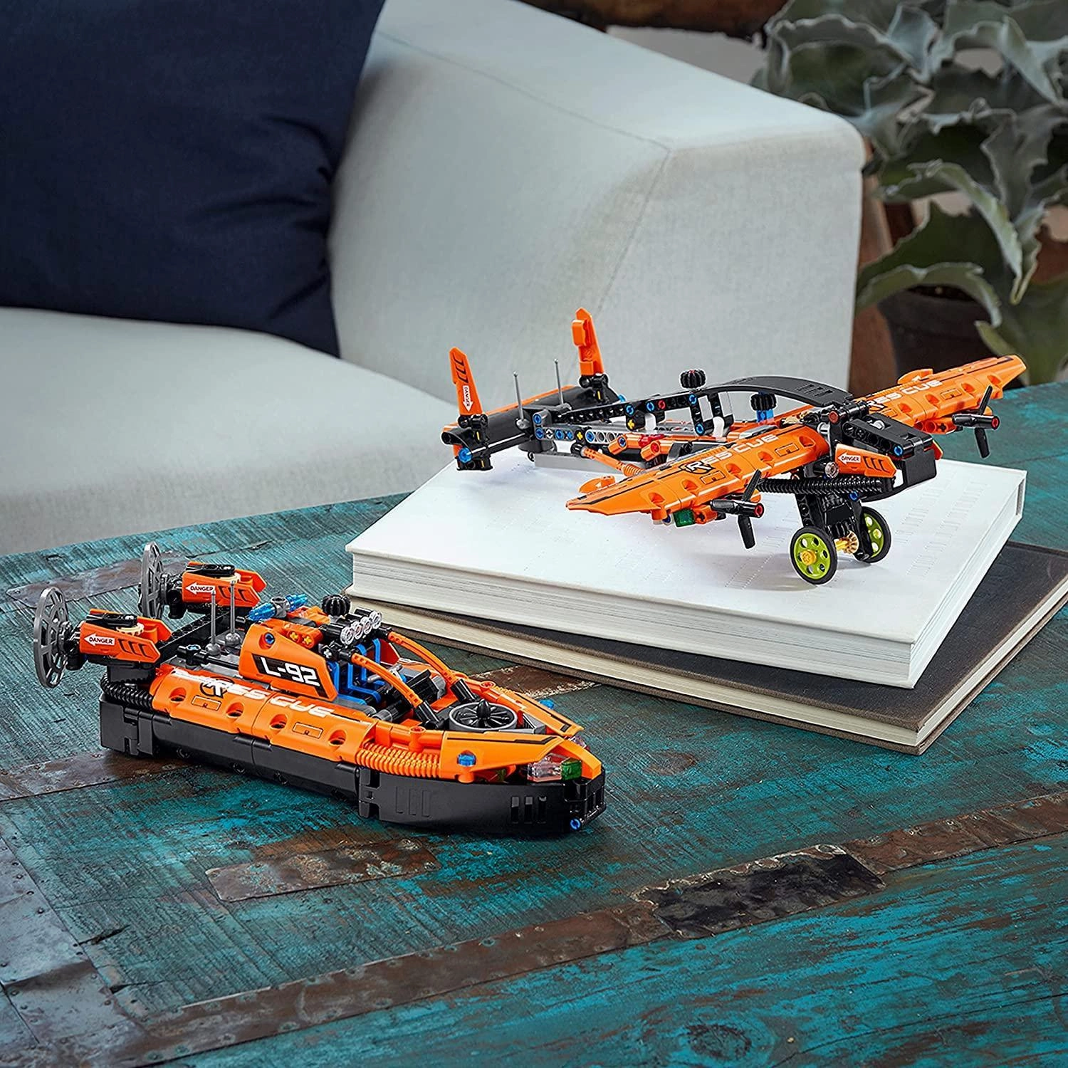 LEGO TECHNIC 42120 Rescue Hovercraft to Aircraft