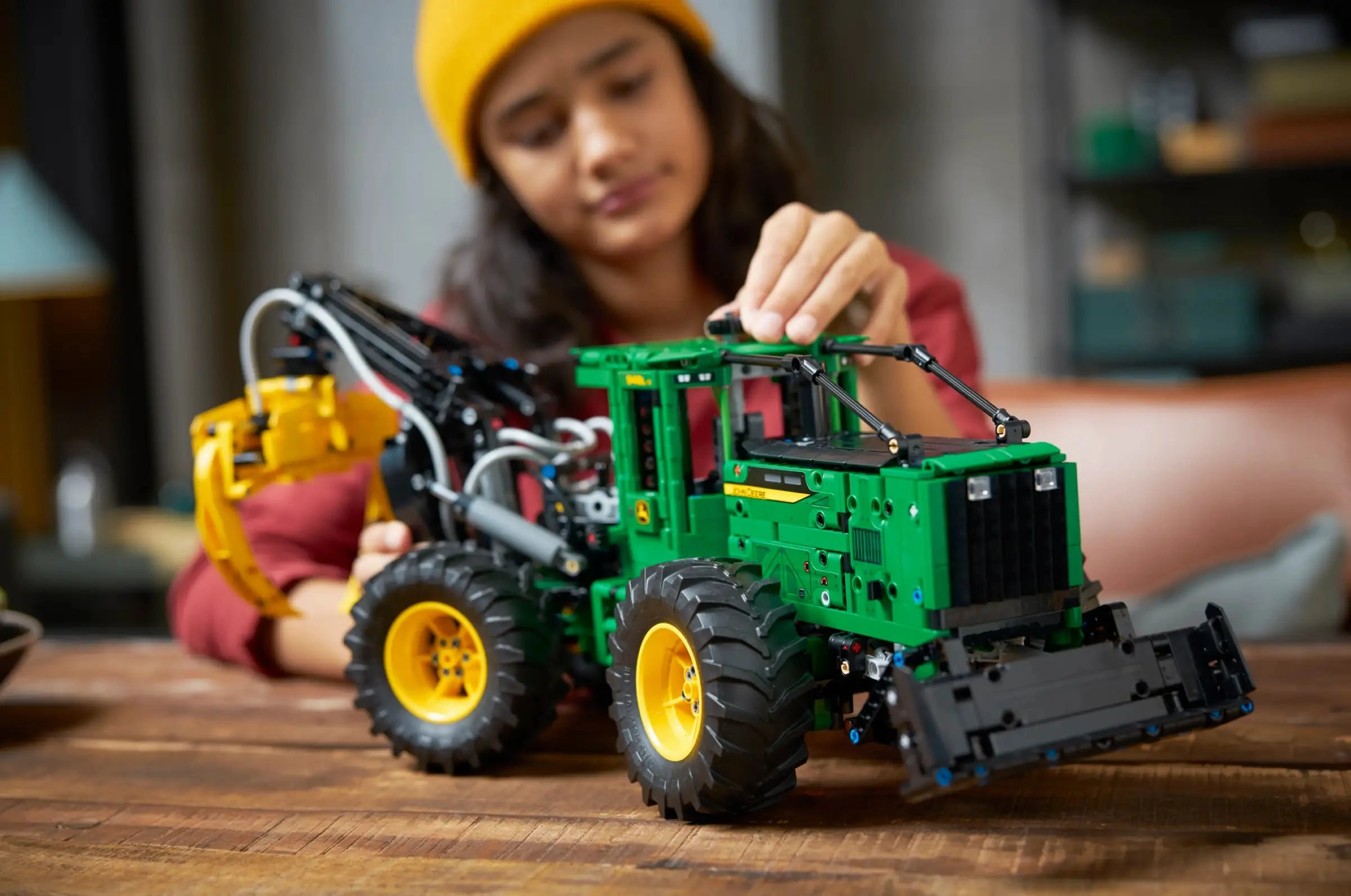 LEGO TECHNIC 42157 John Deere 948L-II Skidder