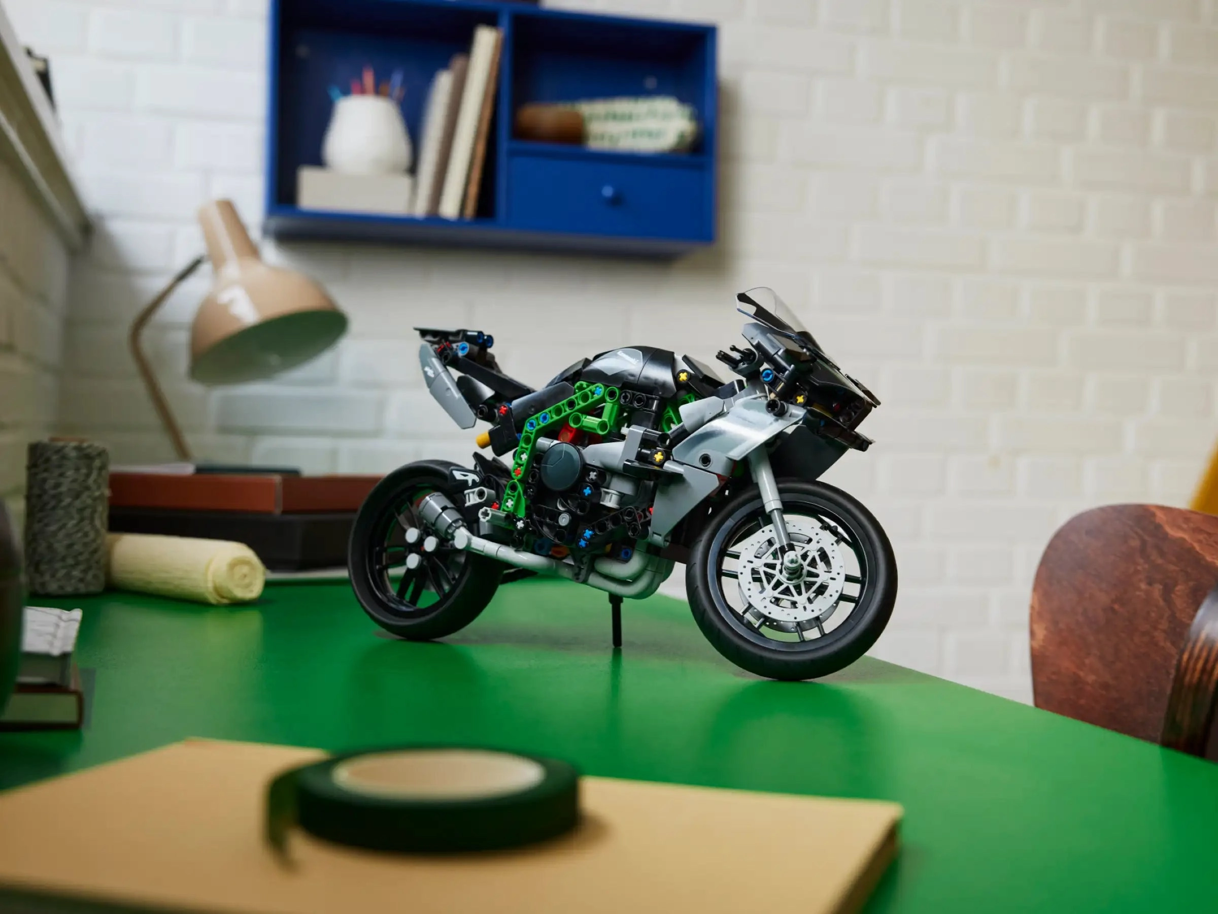 LEGO TECHNIC 42170 Kawasaki Ninja H2R Motorcycle