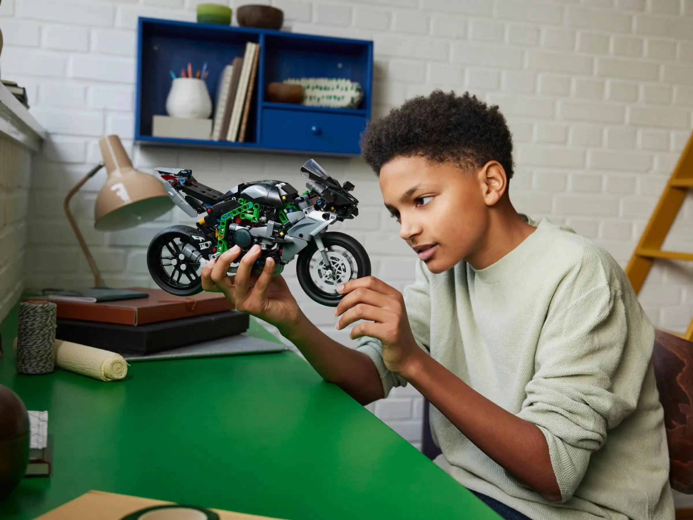LEGO TECHNIC 42170 Kawasaki Ninja H2R Motorcycle