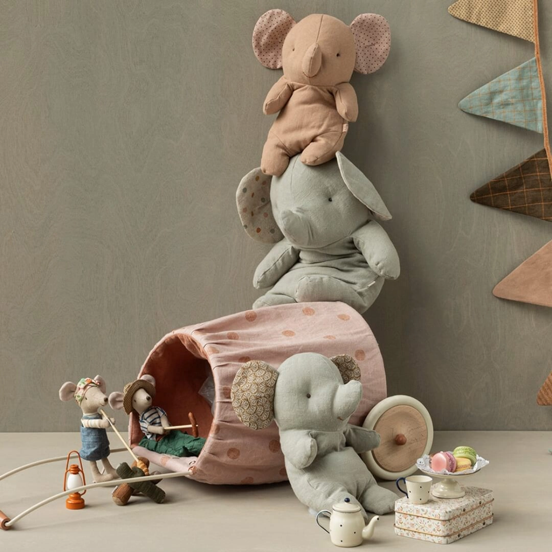 Medium Elephant - Gray