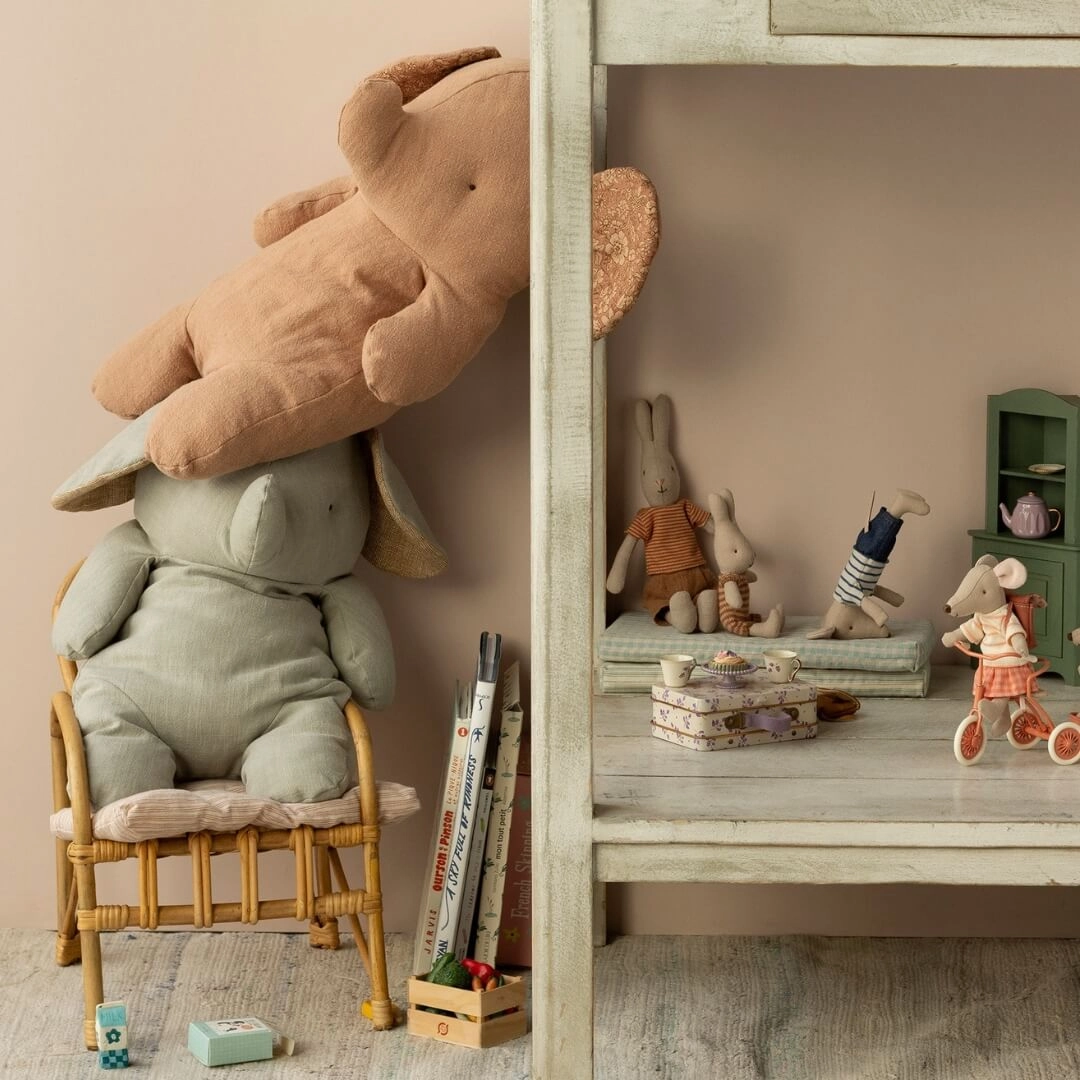 Medium Elephant - Gray