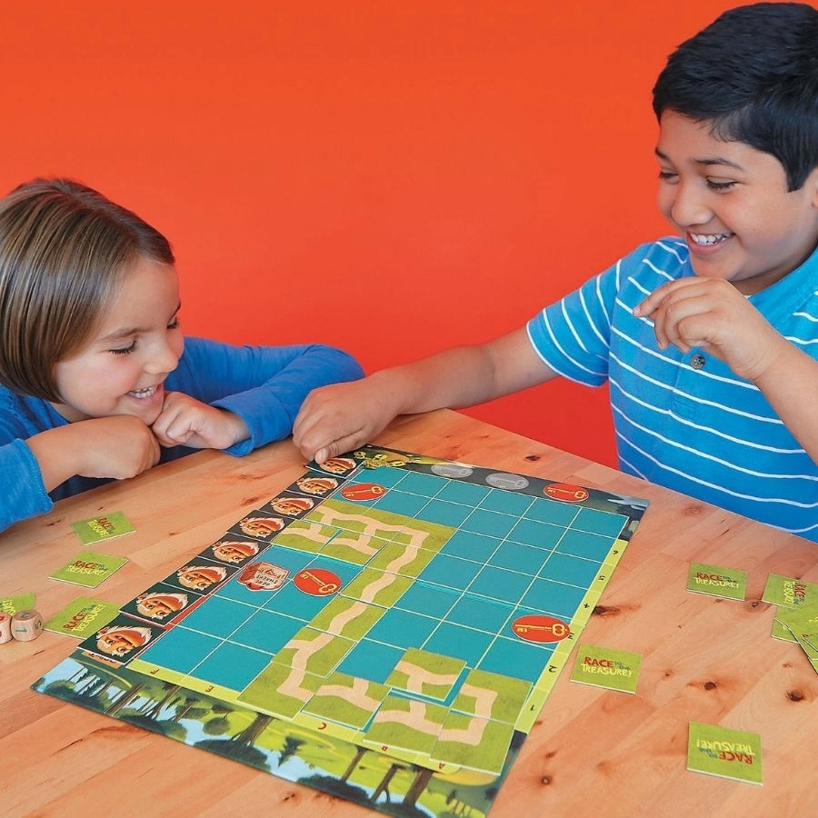 Peaceable Kingdom - Race to the Treasure Board Game