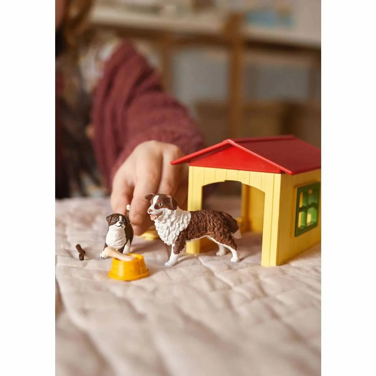 SCHLEICH 42573 Friendly Dog House Playset