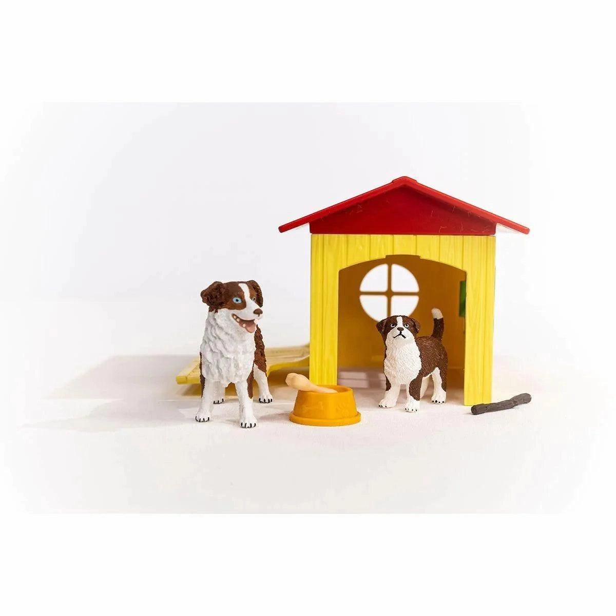 SCHLEICH 42573 Friendly Dog House Playset