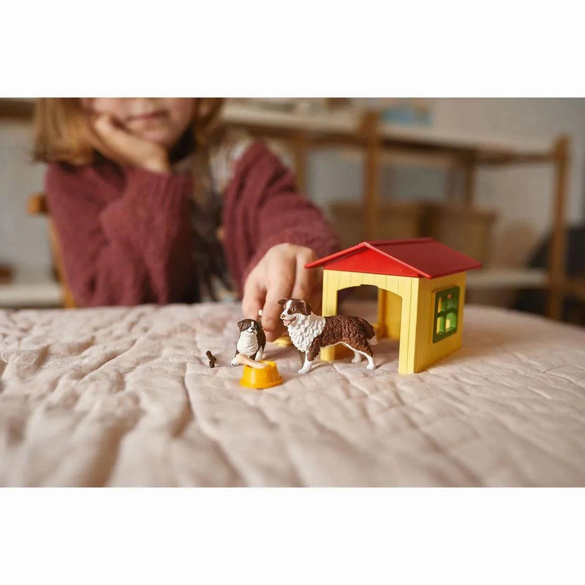 SCHLEICH 42573 Friendly Dog House Playset