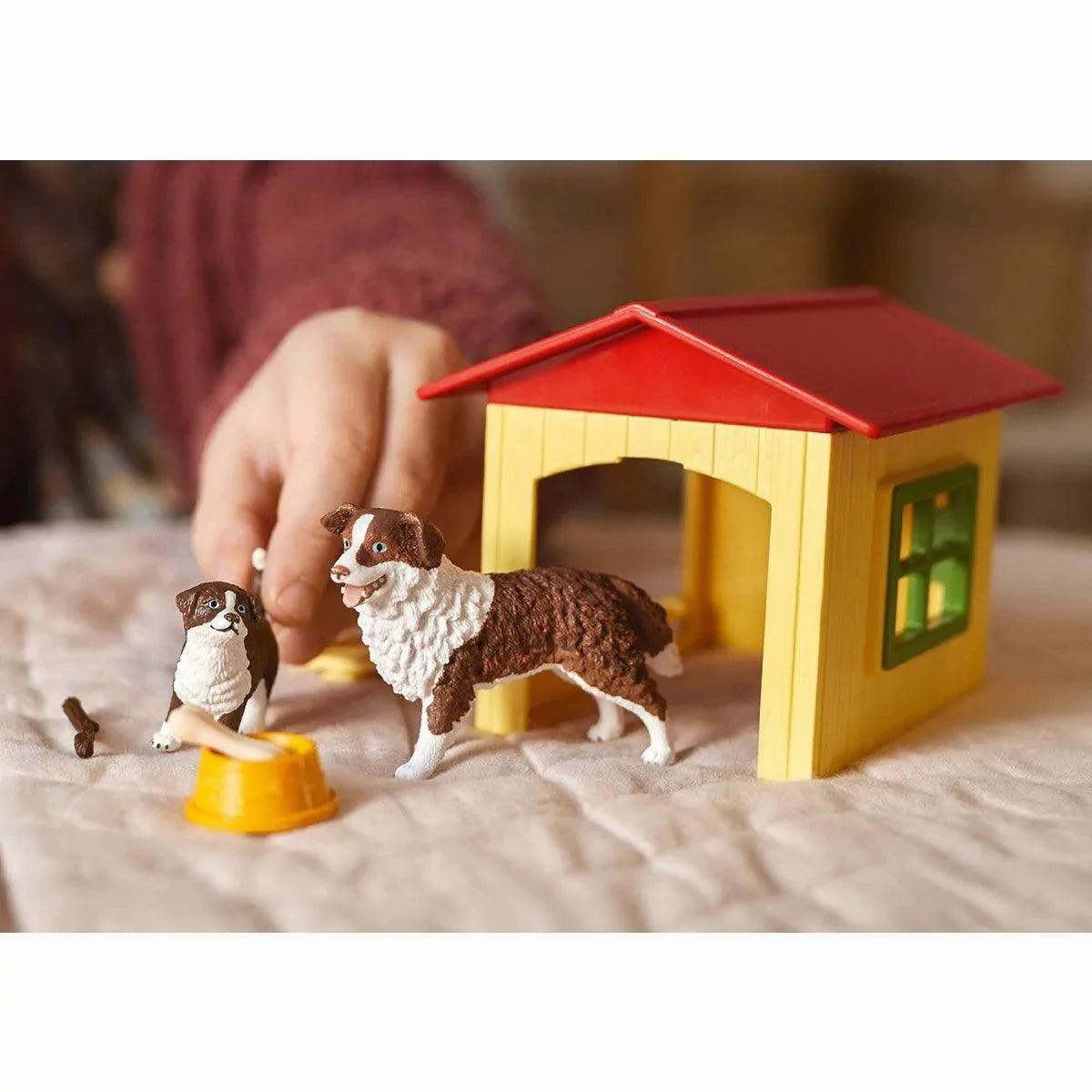 SCHLEICH 42573 Friendly Dog House Playset