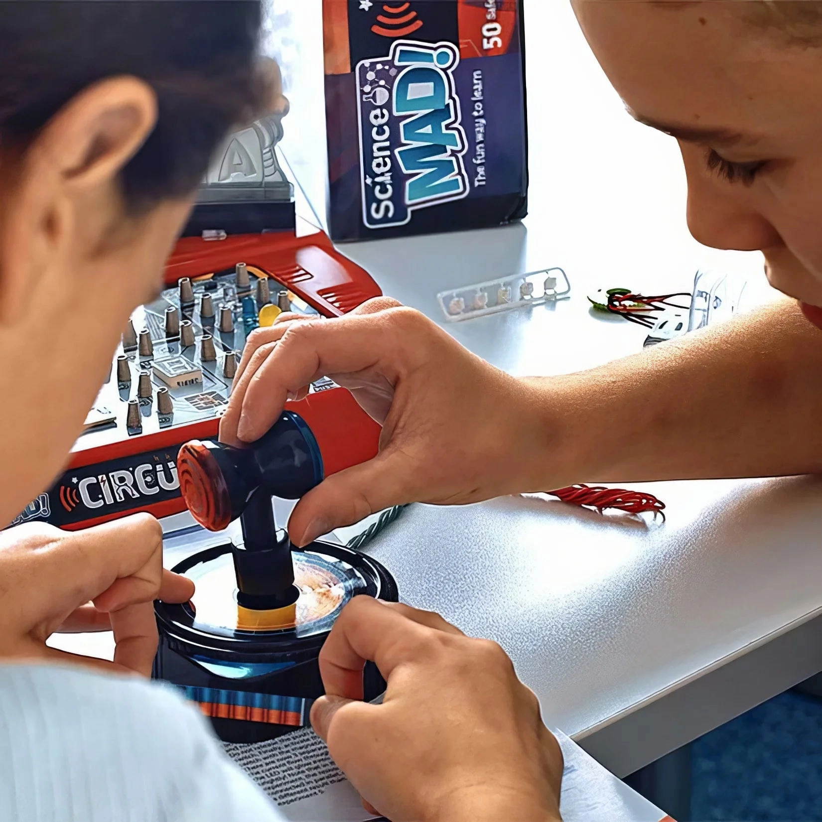 Science Mad Circuit Lab Kit with 50  Experiments