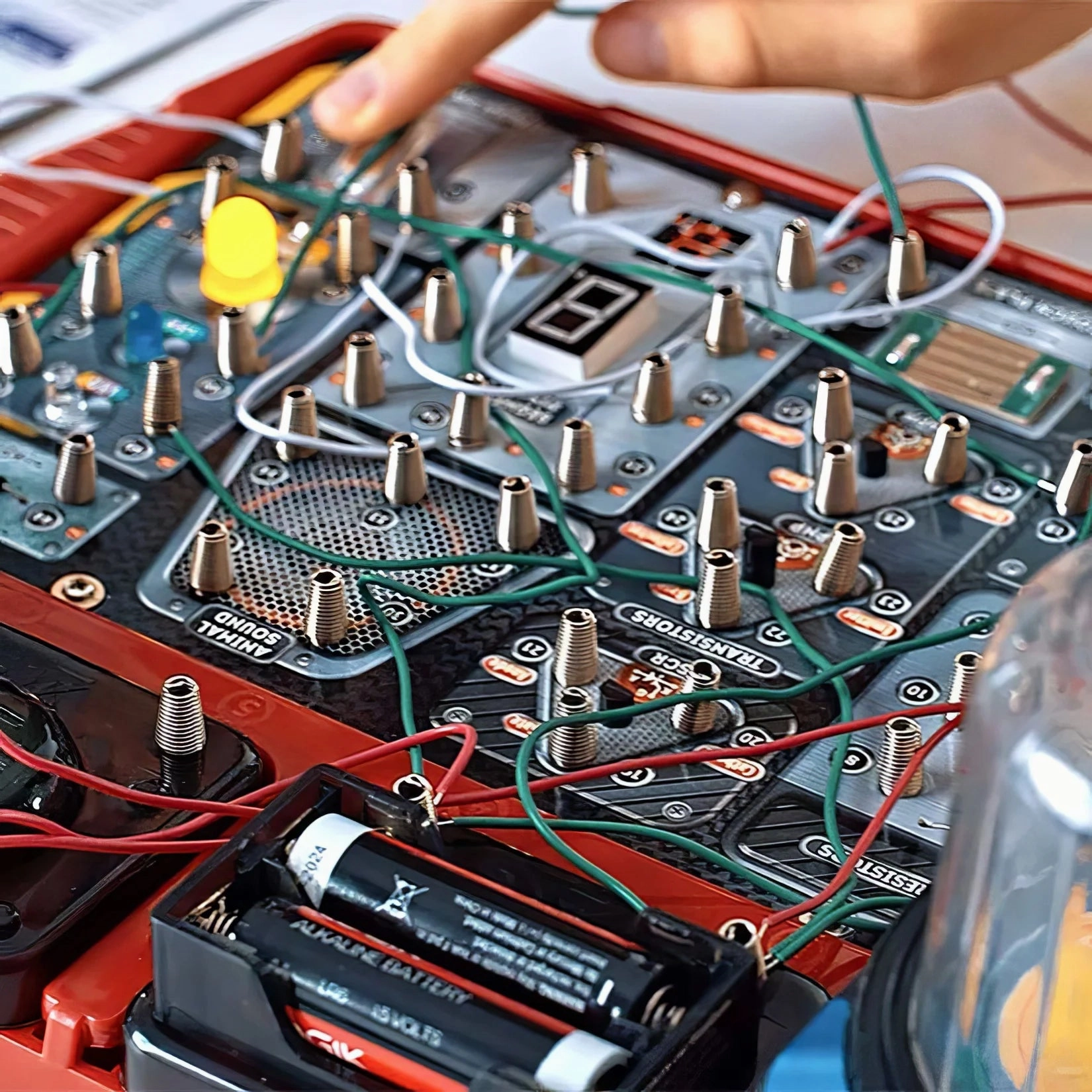 Science Mad Circuit Lab Kit with 50  Experiments
