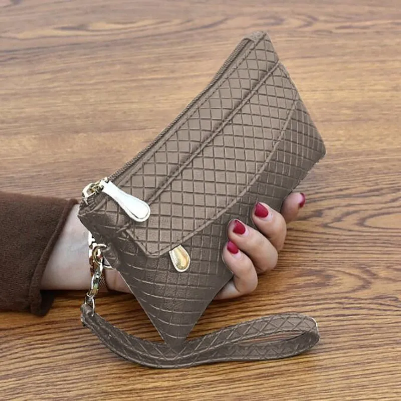 Wristlet Wallet: Organized and Stylish